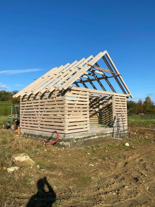 Konstrukce z KVH, opláštění ze sibiřského modřínu a povrchová úprava v odstínu Remmers – stříbřitá šedá😍 💡Kombinace...